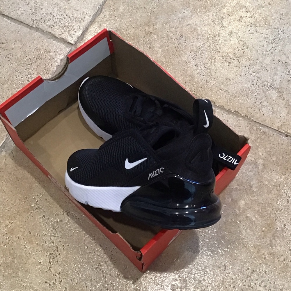 Nike Kids Air Max 270-style Black and White Sneakers
